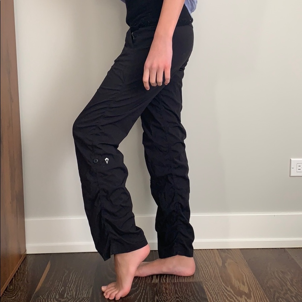 Ivivva black ruffled pants